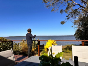 The Pelican Palace Your Perfect Retreat Absolute waterfront, Stunning Clear Water View and Direct Access to water